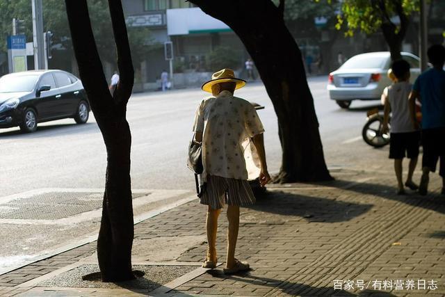 农村看相之术“龟背蛇腰不可交，瞟眼看人不用刀”，教你如何识人