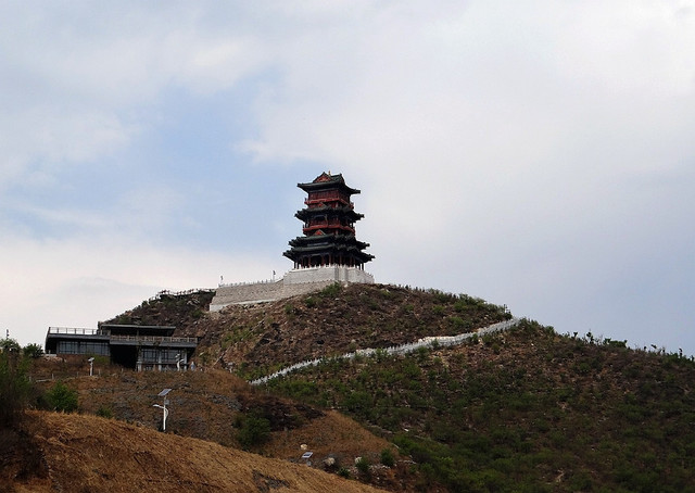 中国两代风水大师都将墓地选在水边，一个后代富贵，一个后代落魄