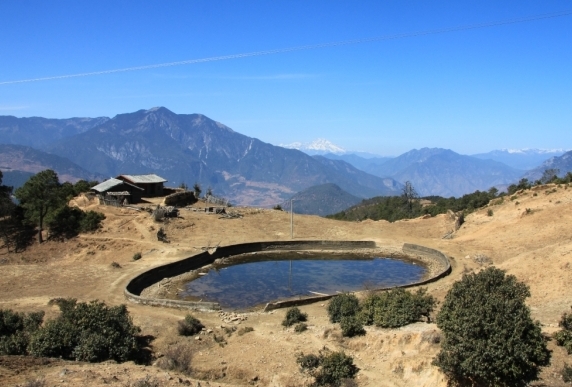 梦见山顶雨水