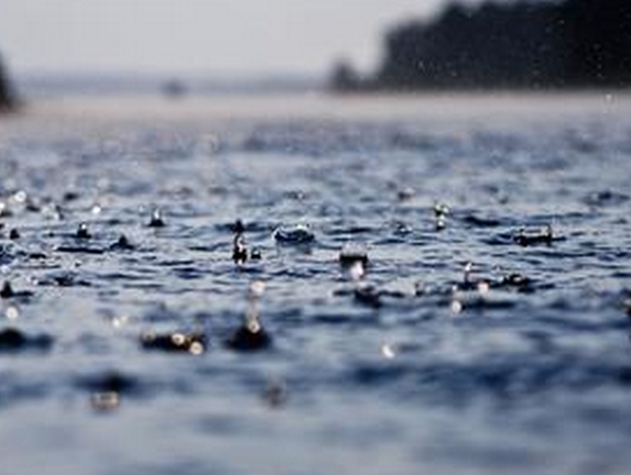  梦见下大雨里