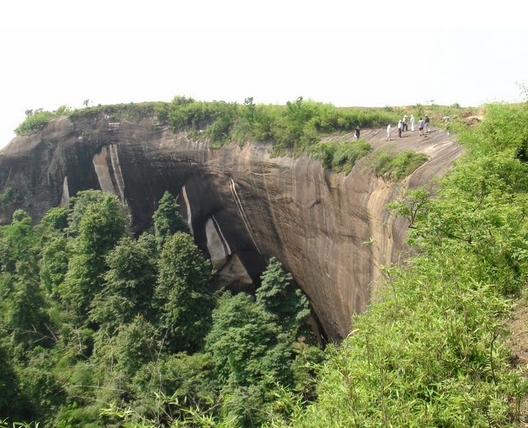 梦见山崖峭壁