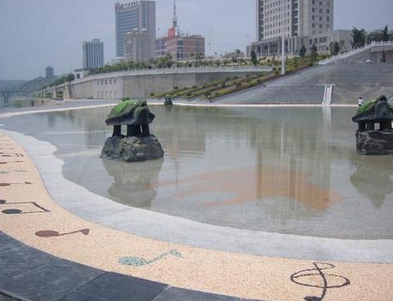 梦见地面有水