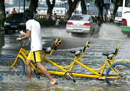 梦见河水阻路