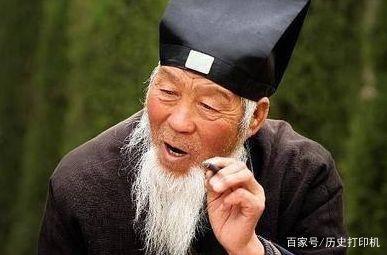 此人衣着破烂去“看相”，写下一个字，相师看后连忙下跪直呼万岁