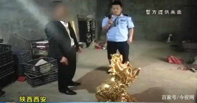 属马男子顺手牵走“金马”，祈愿带来好运，不料警察却找上了门