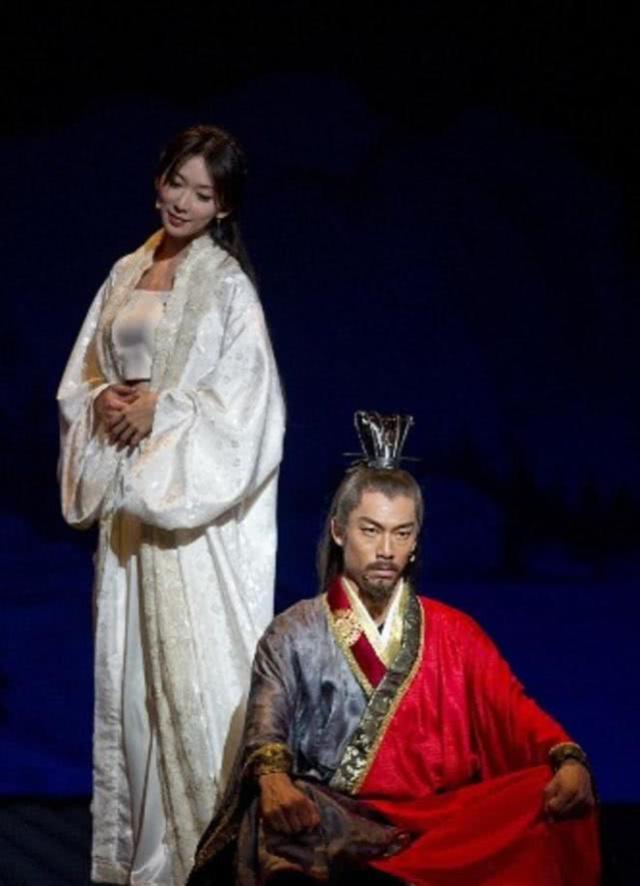 林志玲与老公AKIRA感情线曝光，7年前就已经是舞台上的夫妻