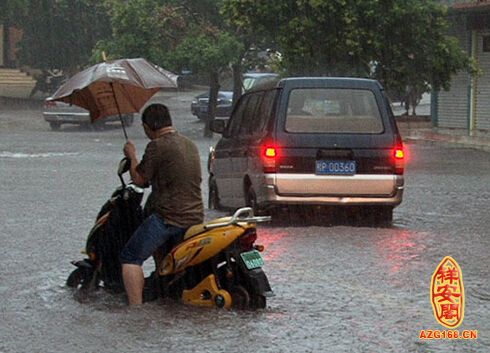 梦见大暴雨