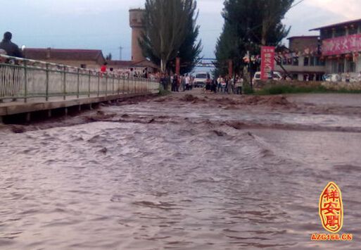 梦见洪水挡路