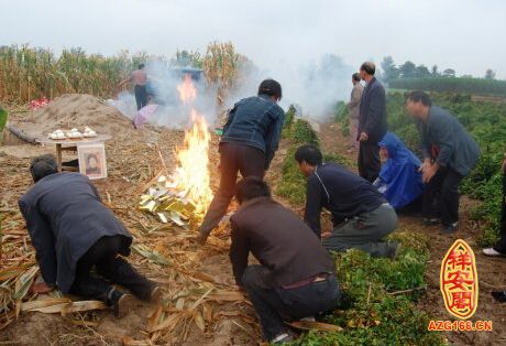 梦见家里有坟