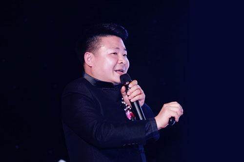 易经传人曹军出席坤金控股2019年立春开运会主讲国学《易经》