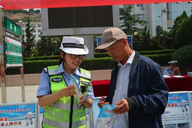 镇原公安交警全力推进“严守生命线、忠诚保大庆”交通安全整治攻坚战