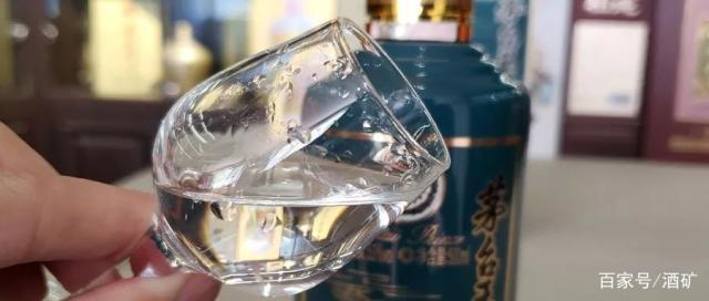 酒评：茅台王子猪年生肖酒那么贵凭啥？咱们来尝尝看