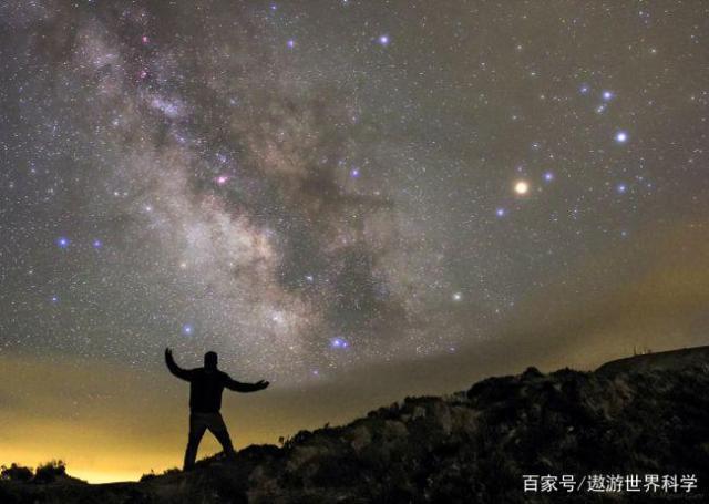 天蝎座的朋友有福了！今年夏天，天蝎座将会在夜空中“翱翔”！