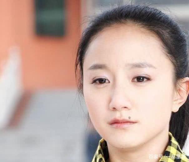35岁李倩穿护士装尽显好身材，嘴角的痣没了，颜值提高好几档
