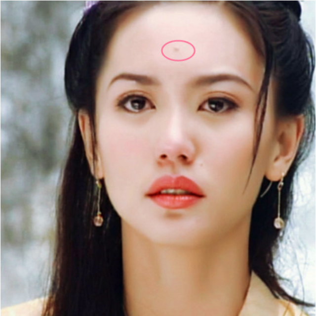 女星的“美人痣”：热巴长在眼下，刘亦菲在鼻子上，而她美成经典